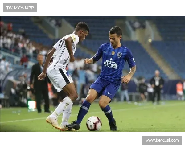 如何通过战术调整与人员轮换让小卢卡斯在巴黎队中赢得首发位置